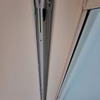 Lutron Sivoia QS drapery track set inside a recessed ceiling pocket before the draperies are hung