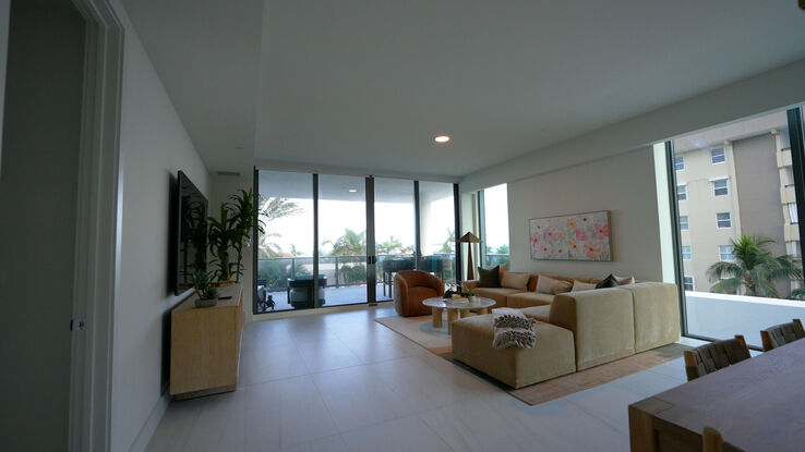 Living room with every screen up and the ocean and terrace open